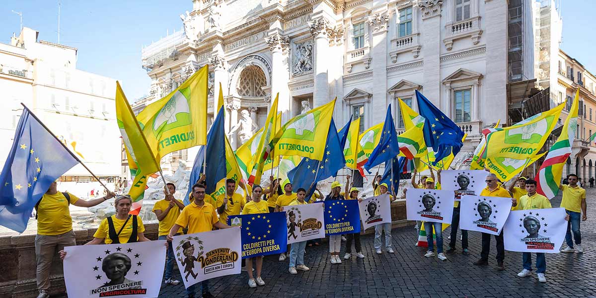 Dal Colosseo a Bruxelles: Coldiretti alza gli striscioni contro la “Vonderland”